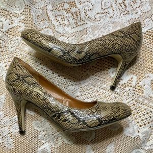🔥MAKE OFFER🔥Banana Republic snake skin heels🔥